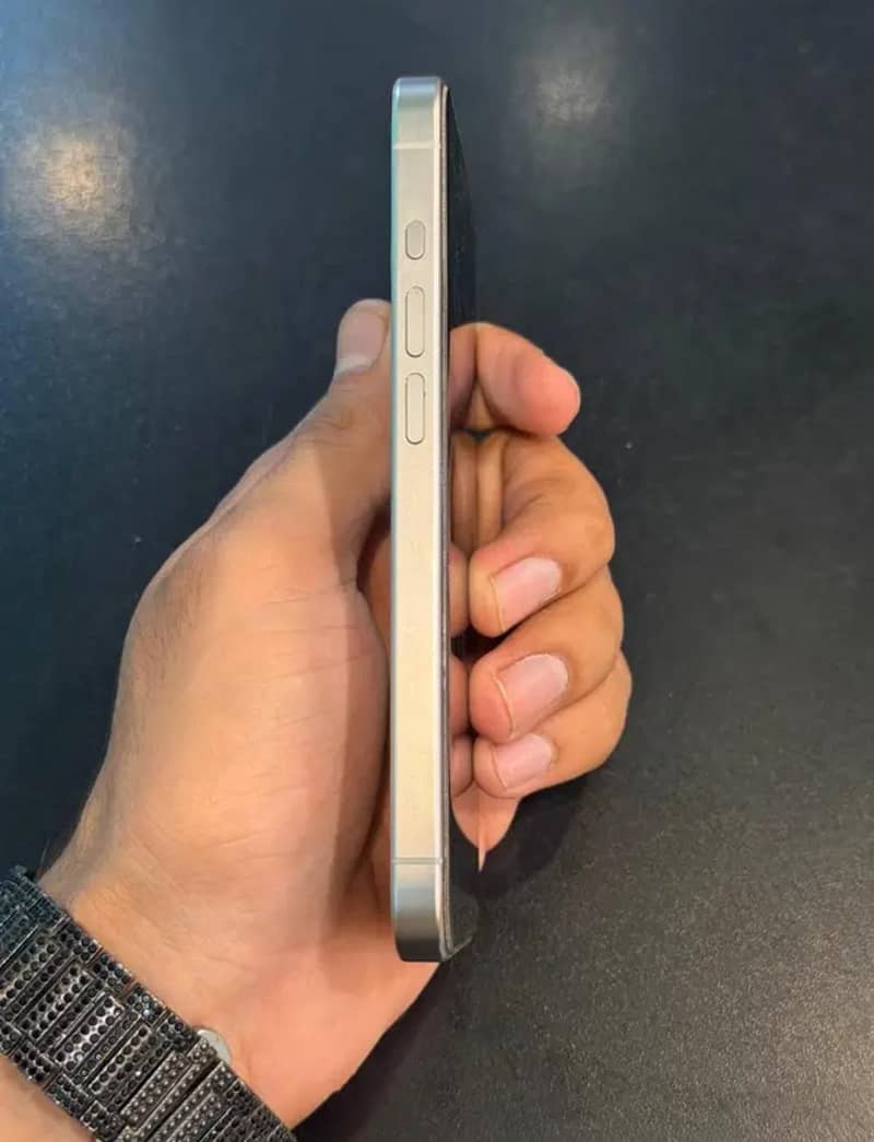 Apple iPhone 15 Pro 1