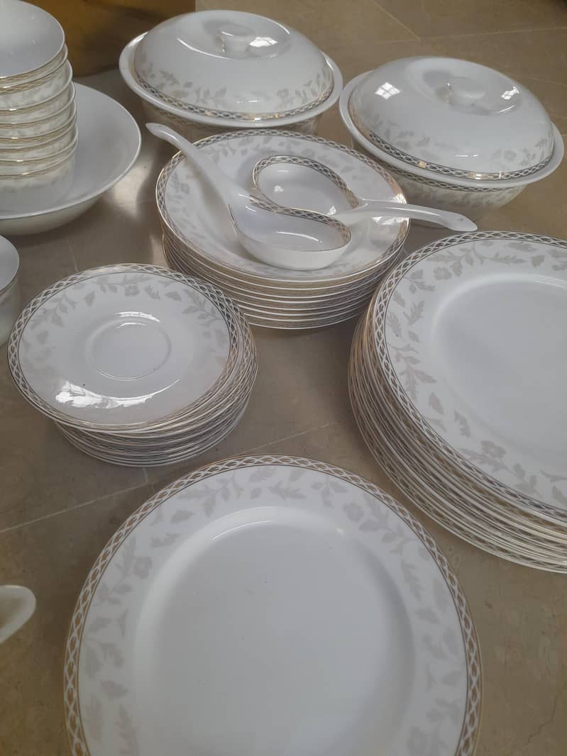 Dinner Set and Tea Set 0
