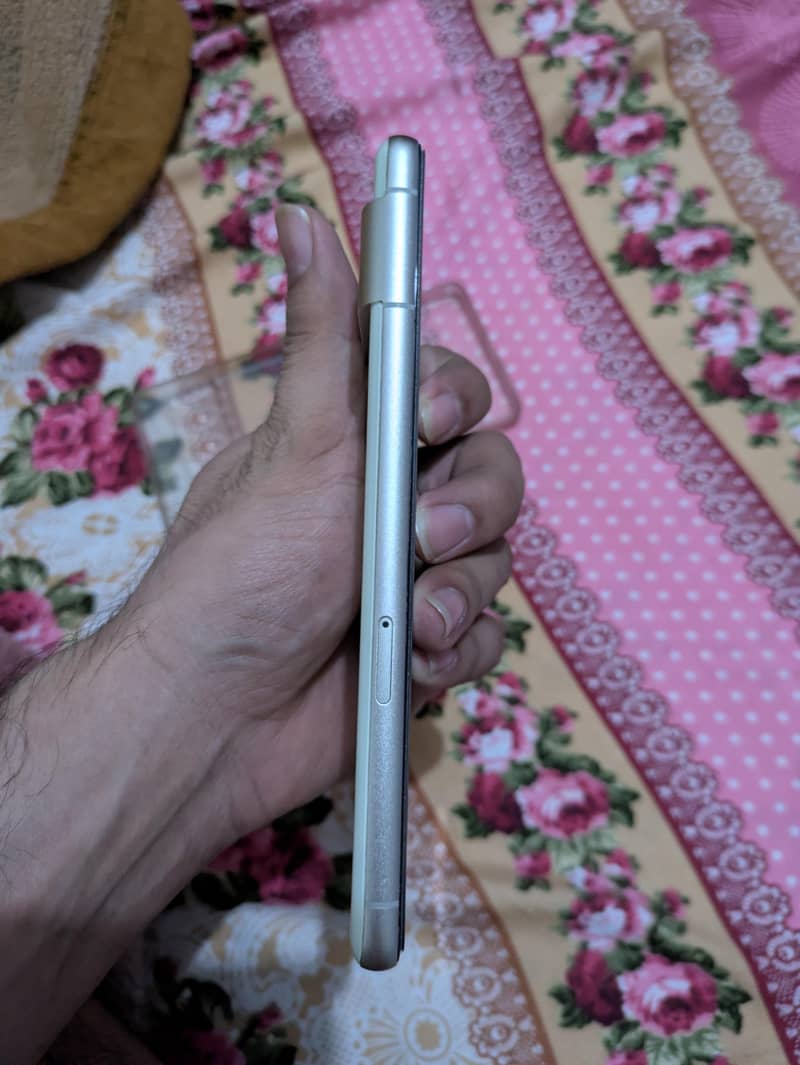 Google Pixel 7 4