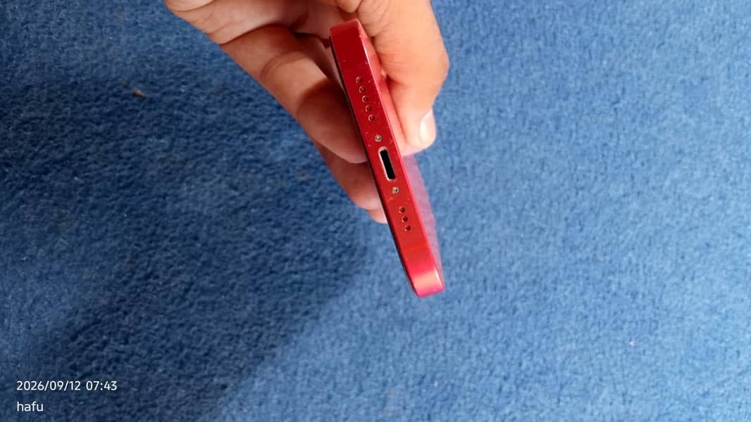 Apple iPhone 12 4