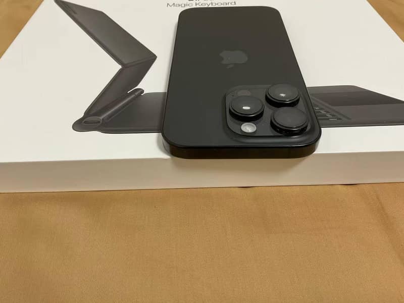 Apple iPhone 16 Pro 2