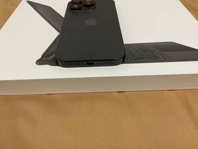 Apple iPhone 16 Pro 5