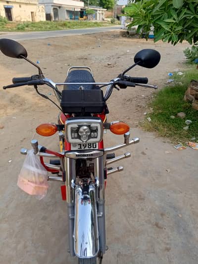 Honda 125 sail