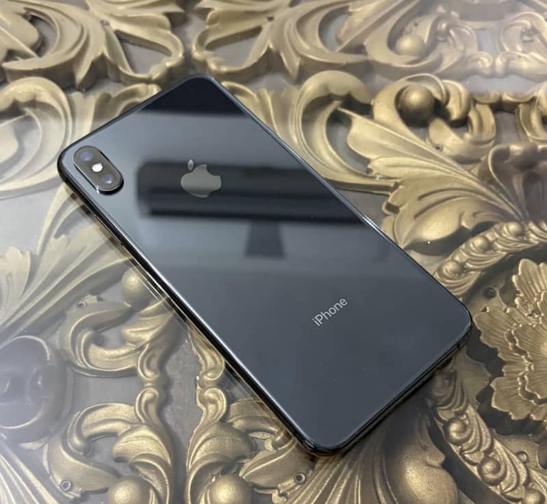 Apple iPhone XS Max 1