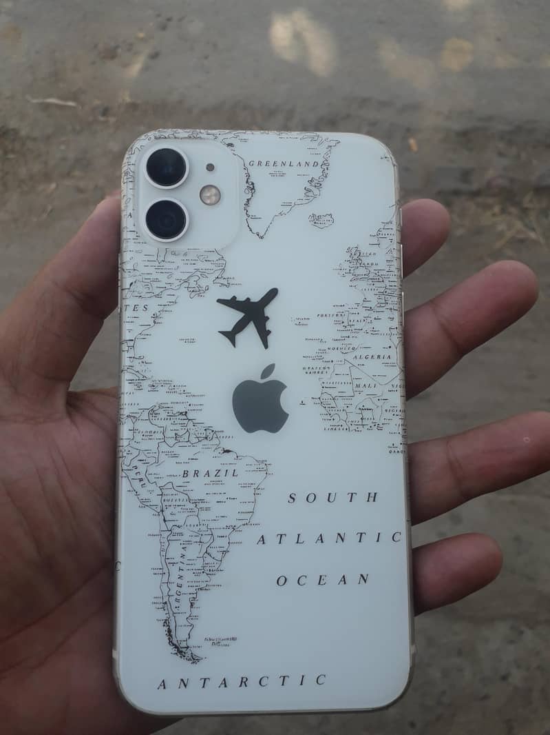 Apple iPhone 11 4
