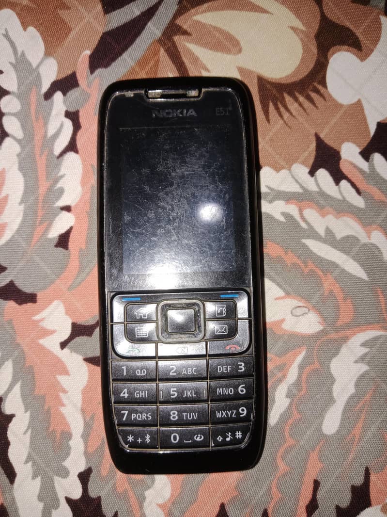 Nokia E51 0