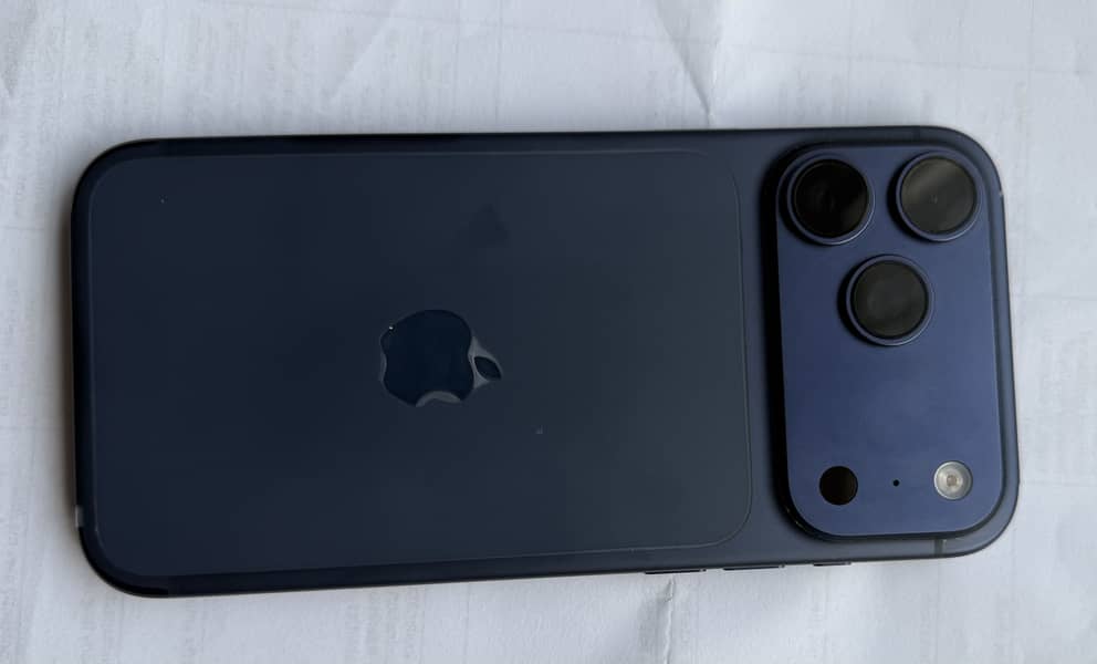 Apple iPhone 17 Pro Max 0