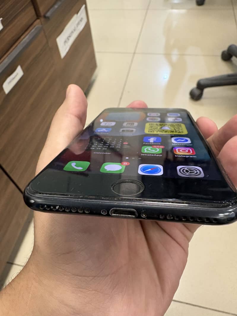 Apple iPhone 7 Plus 2