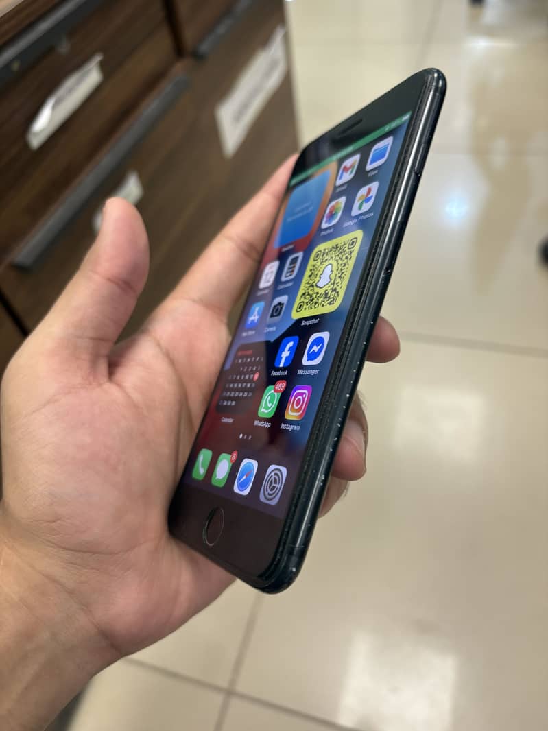 Apple iPhone 7 Plus 3