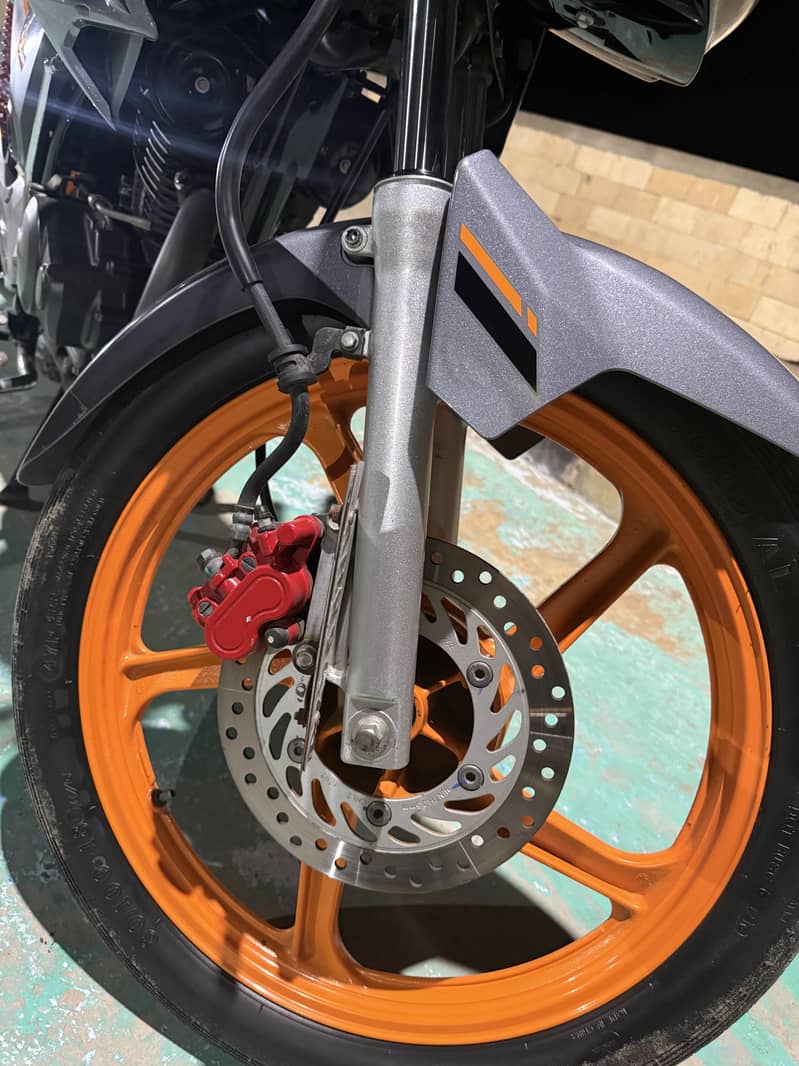 Honda CB 150F 4