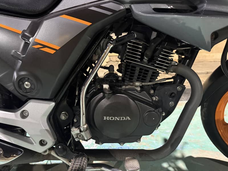 Honda CB 150F 5
