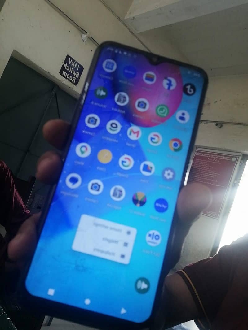 V2043 0