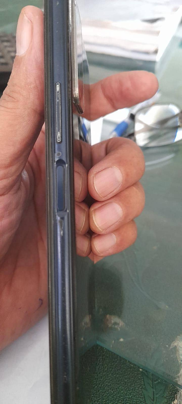 V2043 2
