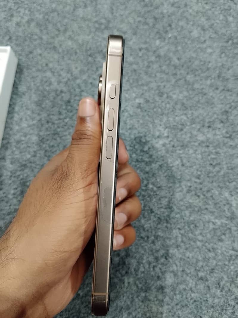 Apple iPhone 16 Pro 2