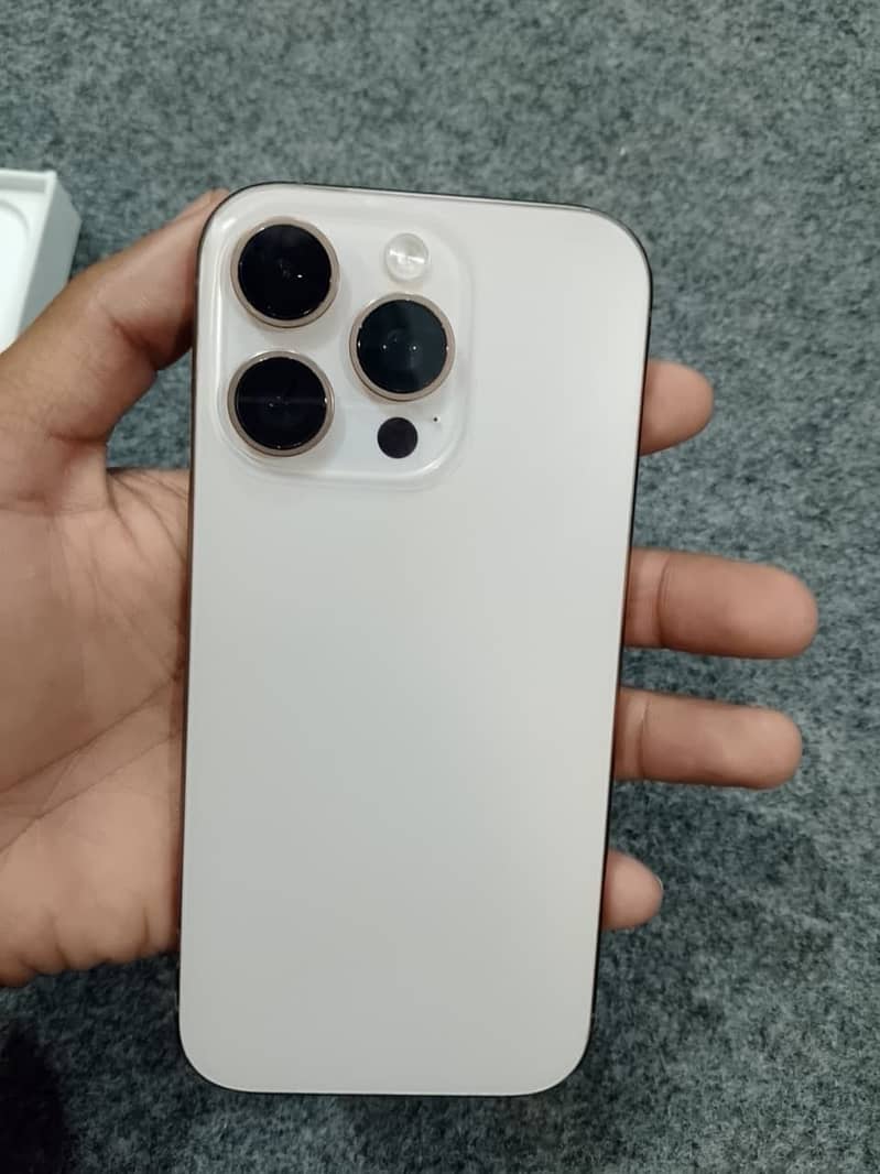 Apple iPhone 16 Pro 4