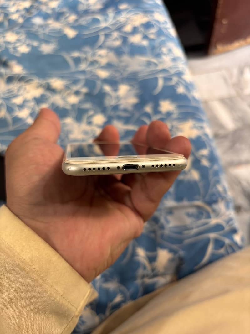 iPhone 7 new condition 6