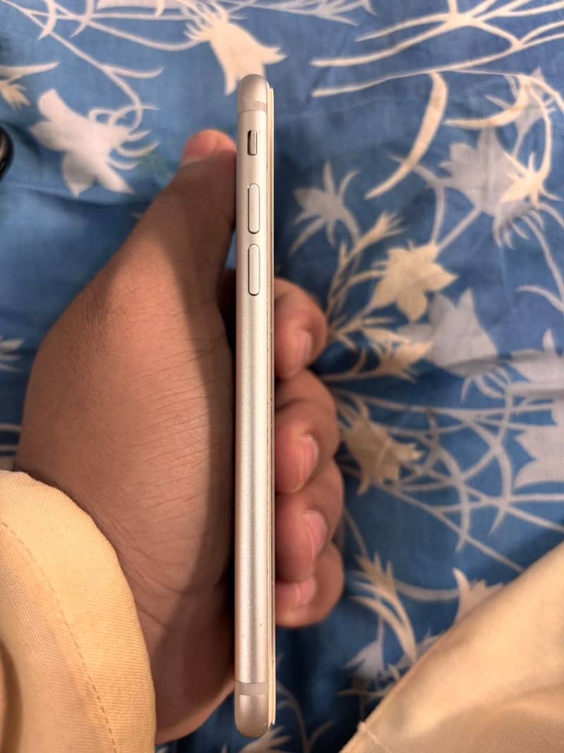 iPhone 7 new condition 8