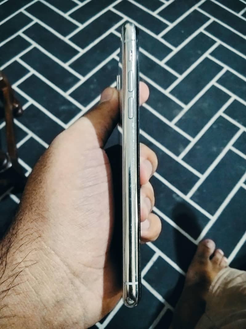 IPHONE X 3