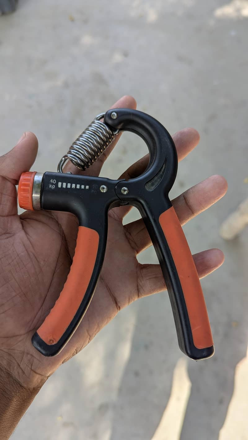 Hand gripper 0