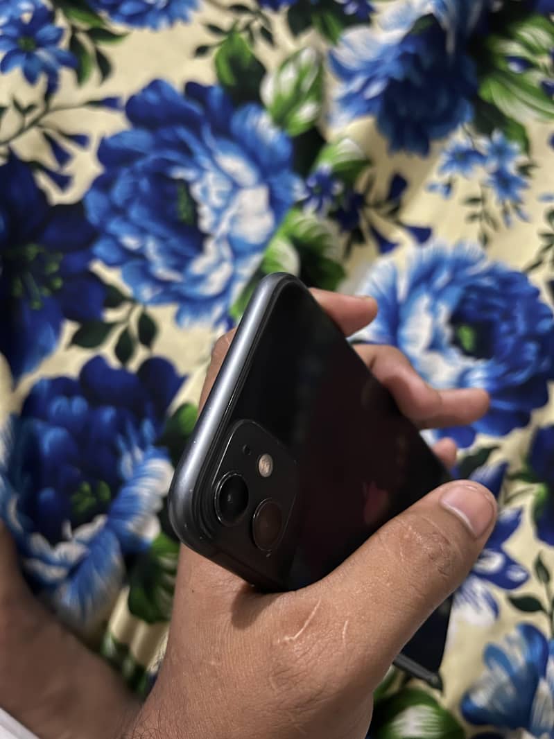 Apple iPhone 11 4