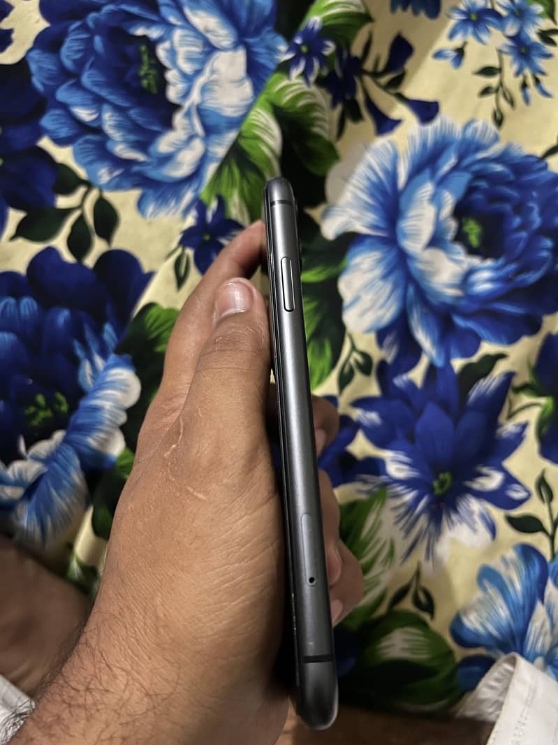 Apple iPhone 11 6