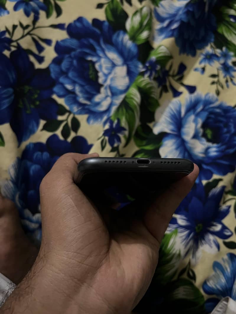 Apple iPhone 11 7