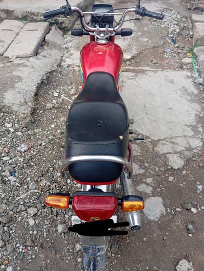 Full ok ha bike honda 70 ha 2021 model ha . . urgent sale karna ha