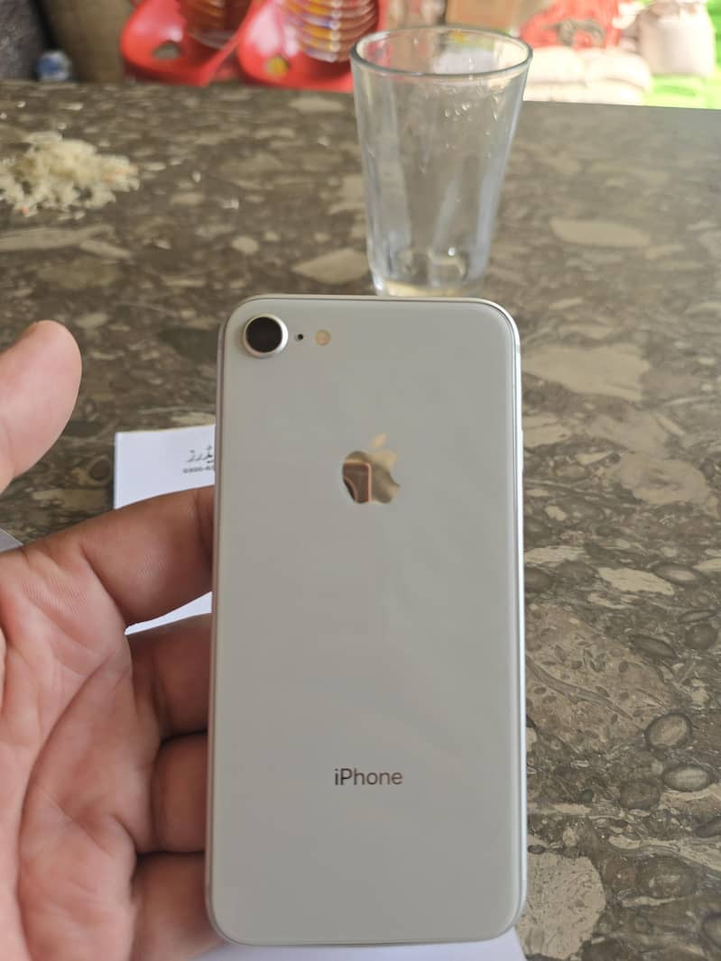 Apple iPhone 8 3