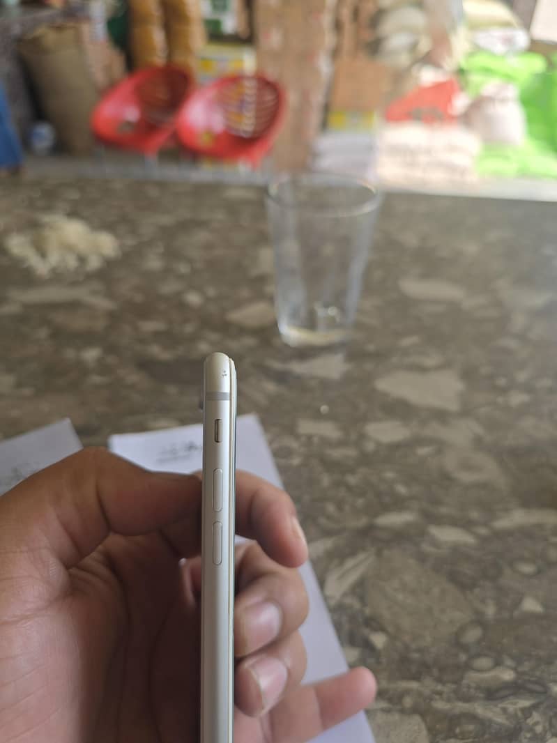 Apple iPhone 8 4