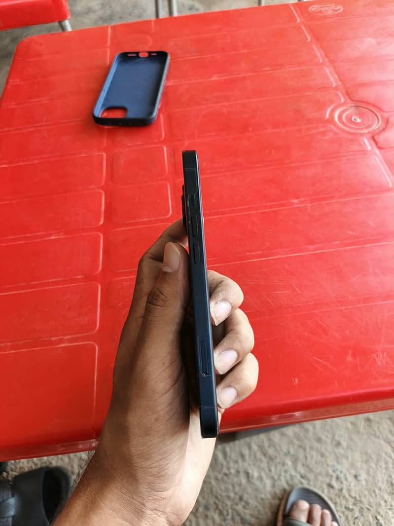 Apple iPhone 13 0