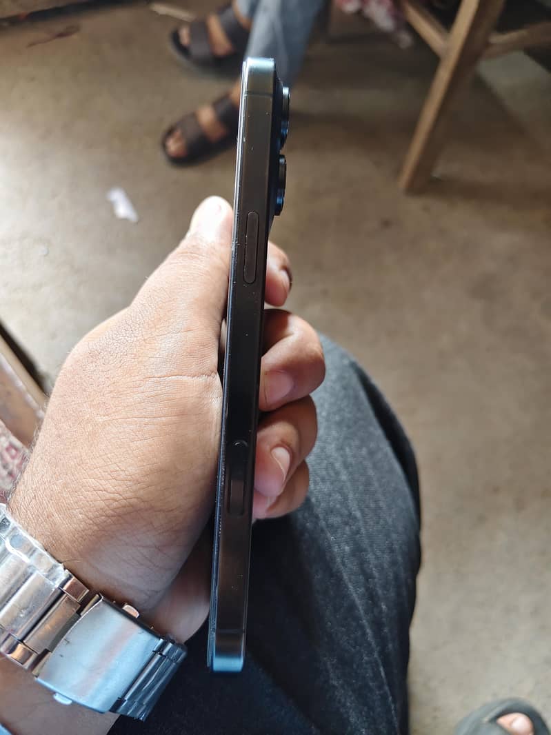 Apple iPhone 16 Pro Max 1