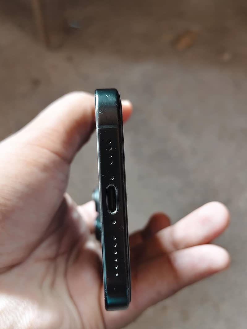 Apple iPhone 16 Pro Max 3