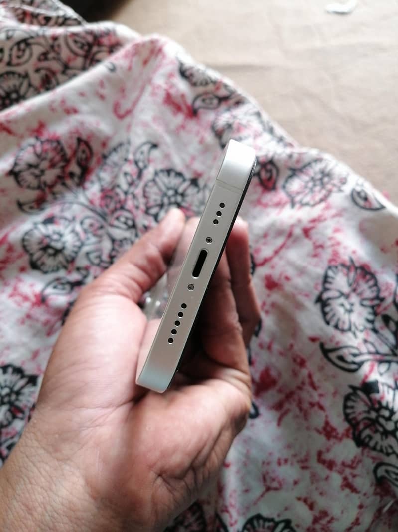 Apple iPhone 14 3