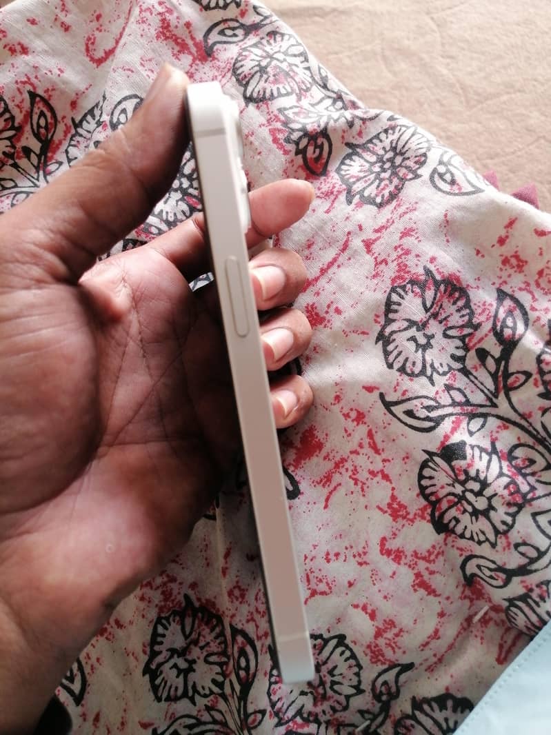 Apple iPhone 14 4