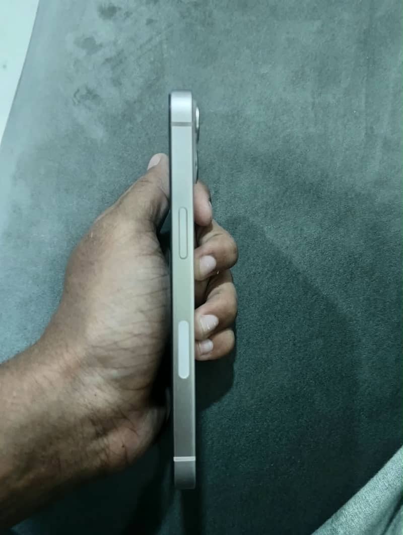 iPhone 13 4