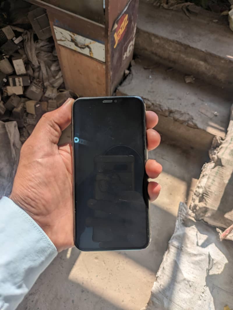 Apple iPhone 11 Pro 1