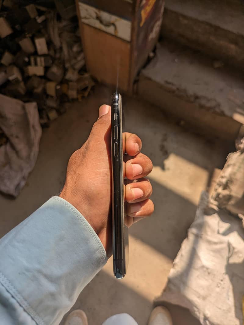 Apple iPhone 11 Pro 2