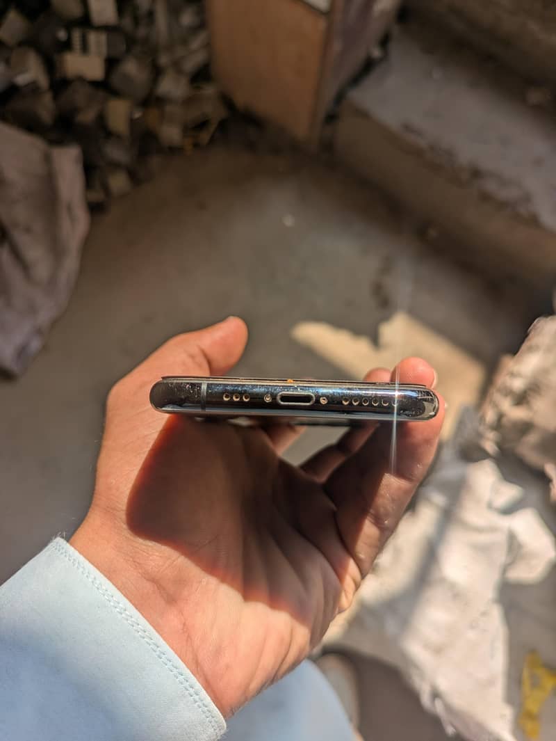 Apple iPhone 11 Pro 3