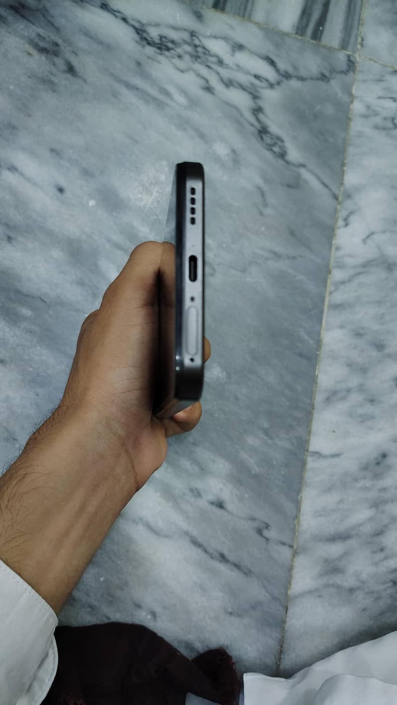 Realme C85 1