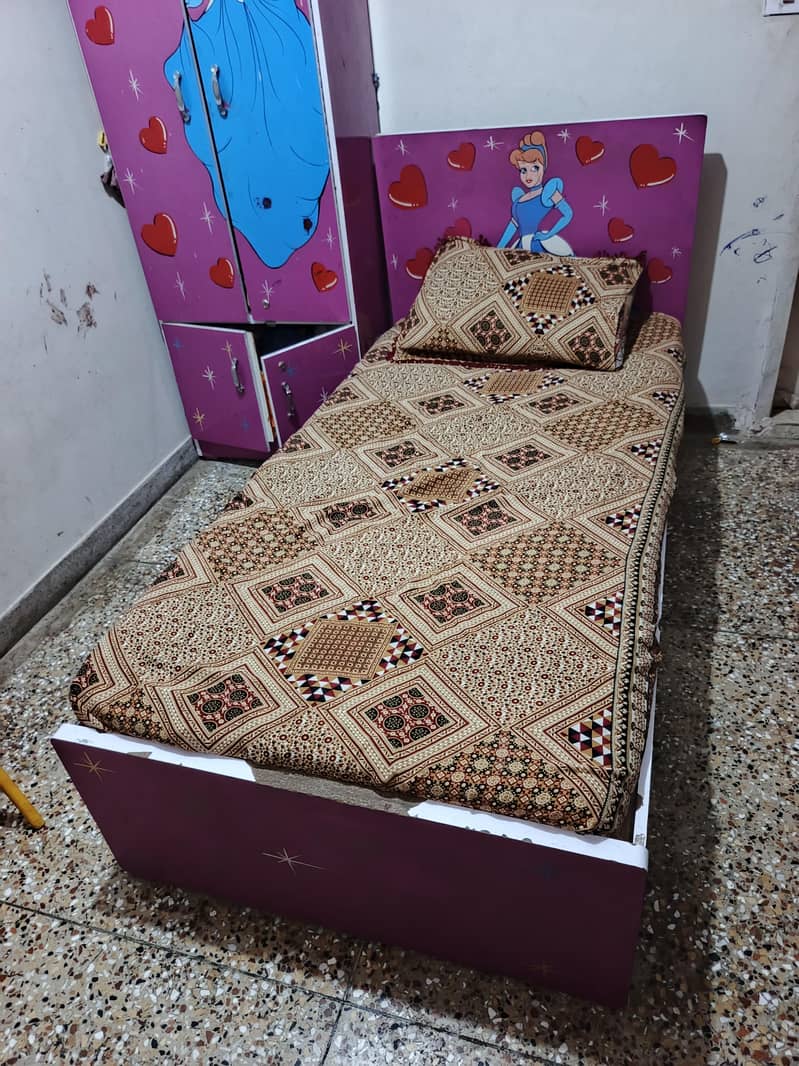 bed and almari 1