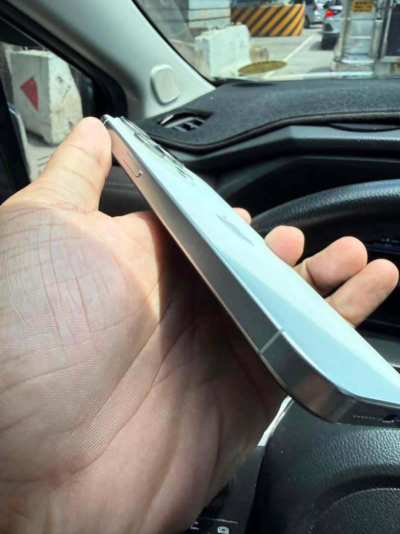 Apple iPhone 15 Pro Max 1