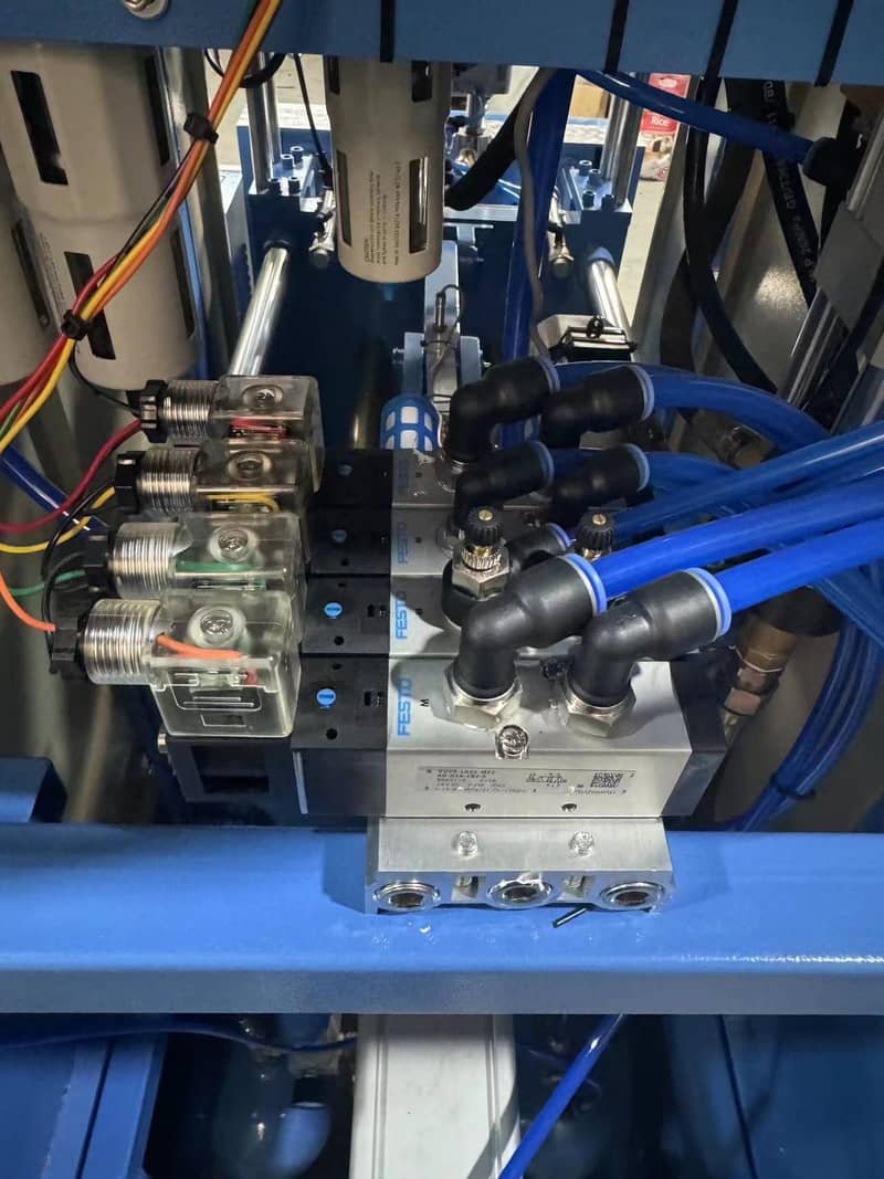 Pet blow machine semi automatic 1