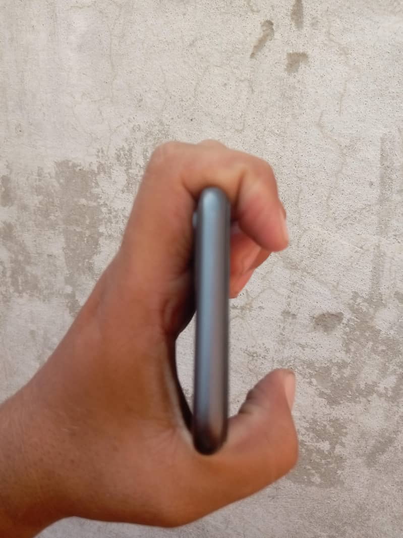 Apple iPhone 11 3