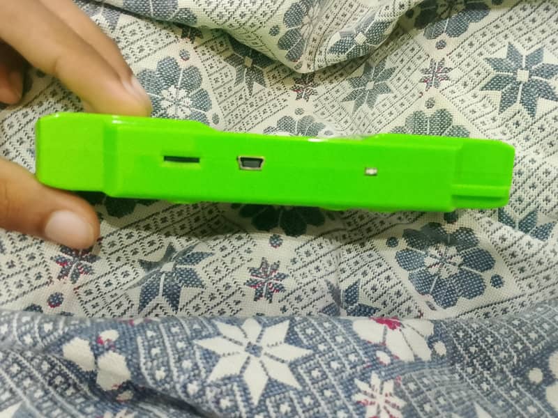 Portable gaming console 4