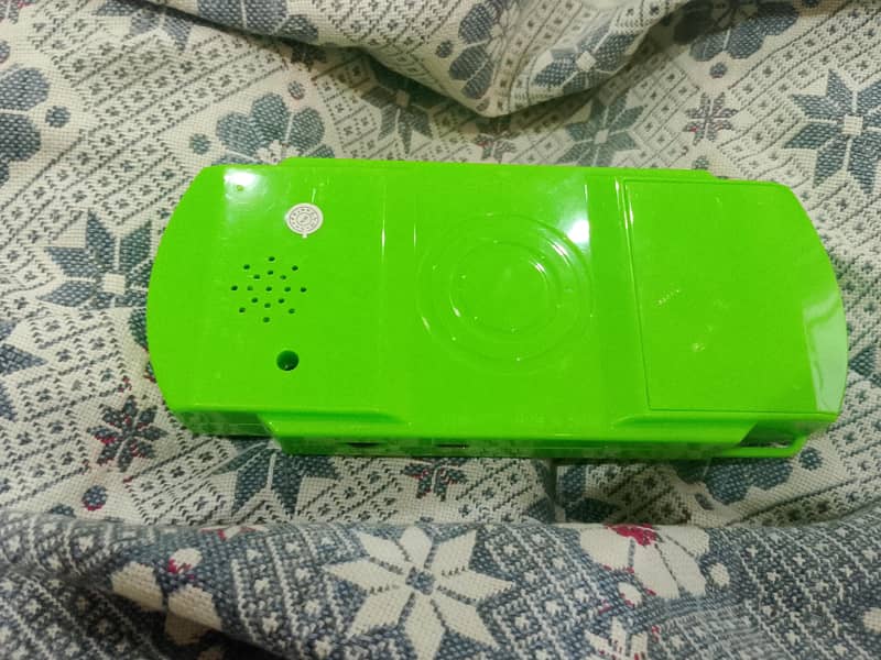 Portable gaming console 5