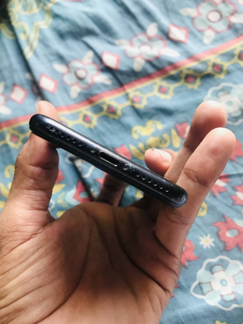 Apple iPhone 7 1