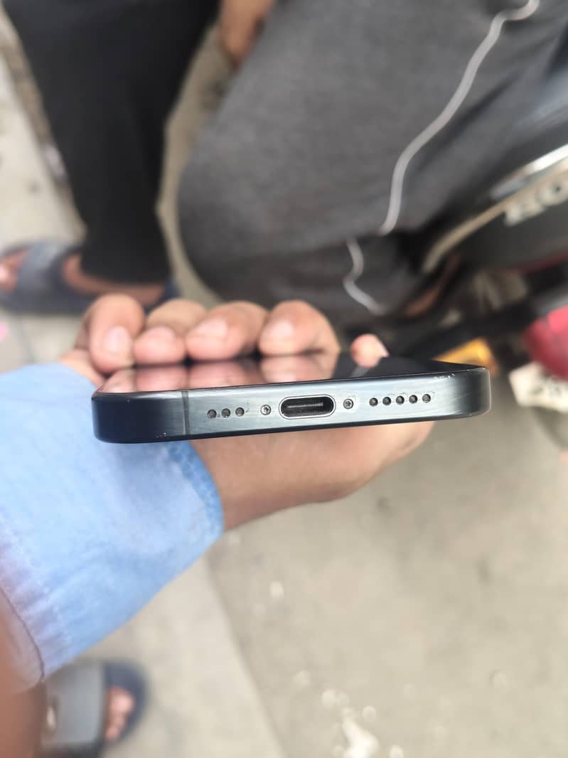 Apple iPhone 15 Pro 0