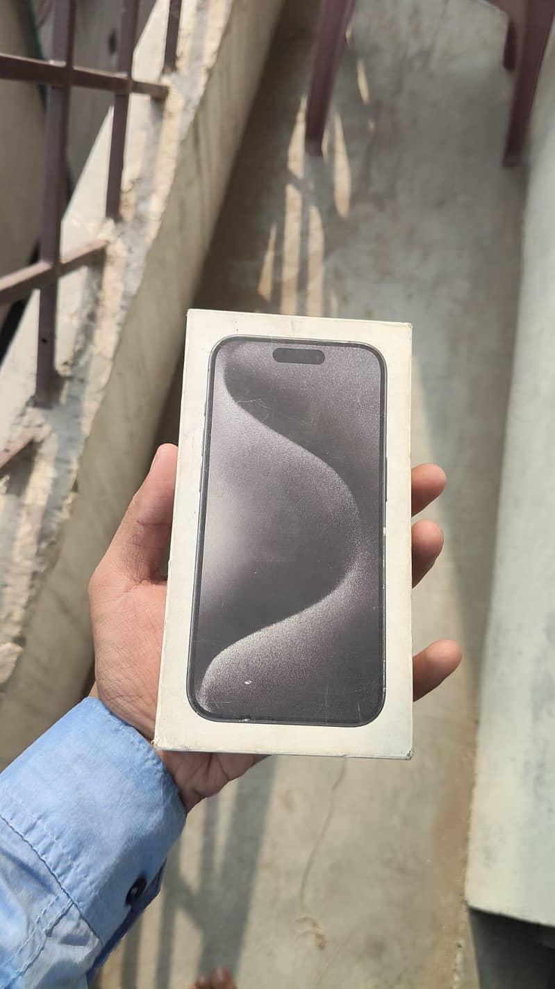 Apple iPhone 15 Pro 3