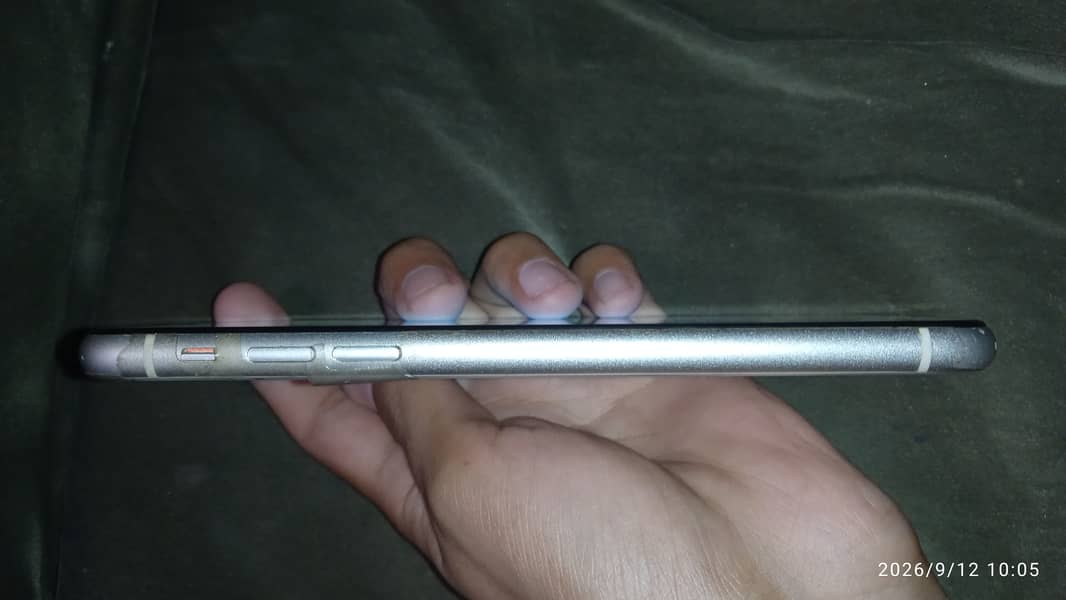 Apple iPhone 11 4