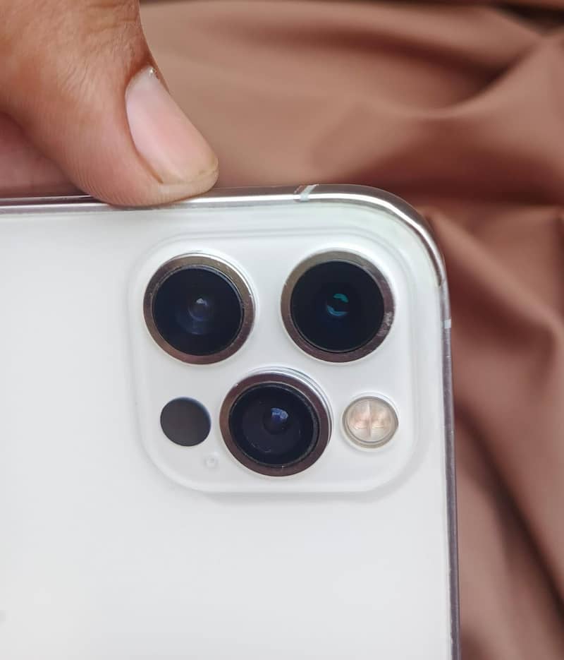 Apple iPhone 12 Pro 3